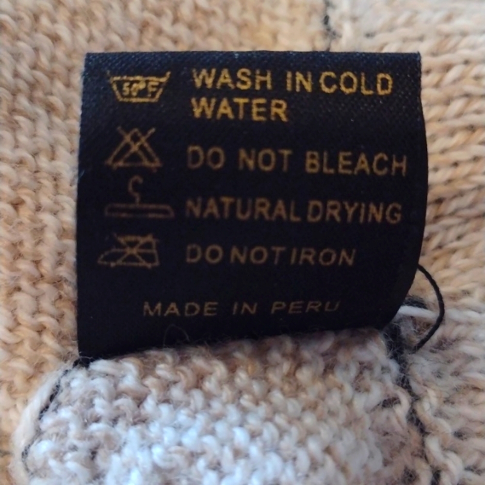 Peruvian Alpaca Knit Sweater - Picture 4 of 5